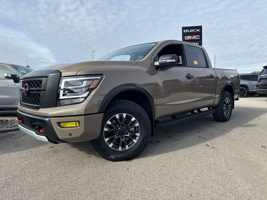 2024 Nissan Titan PRO-4X's photo