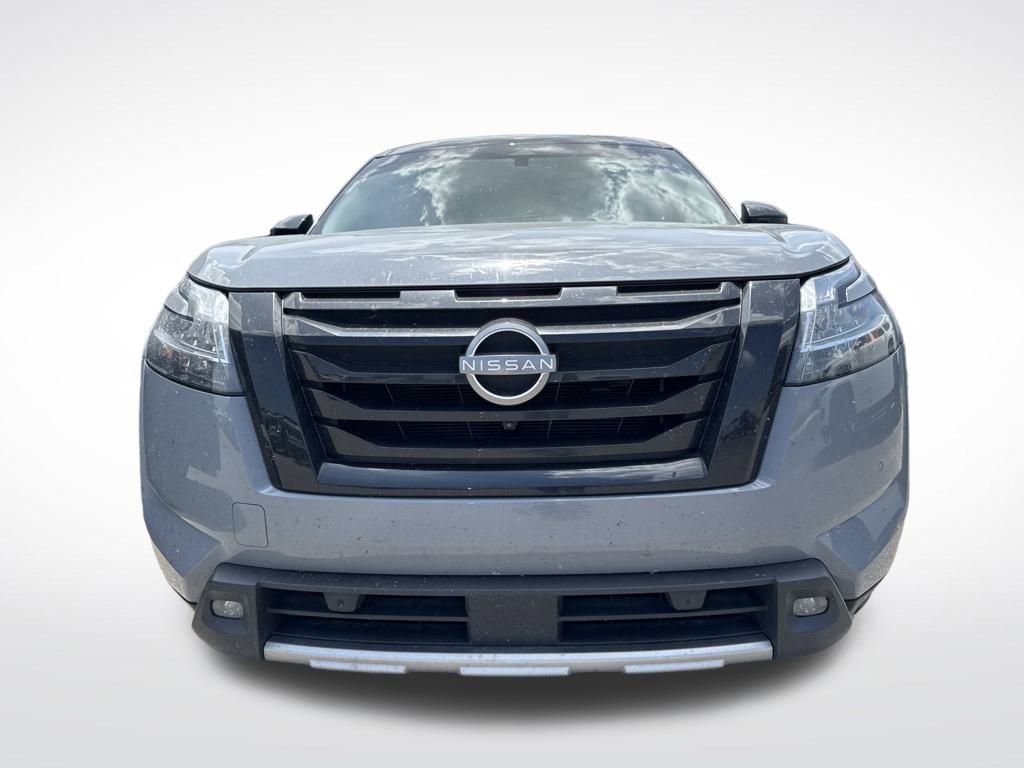 2023 Nissan Pathfinder SL photo 2