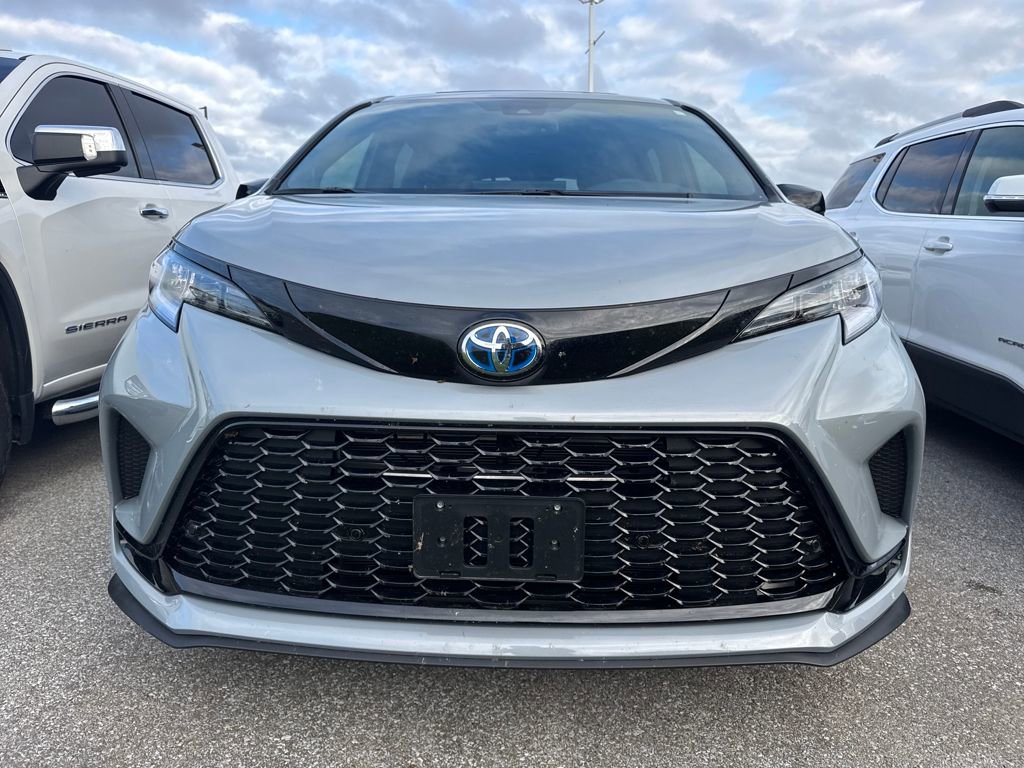2025 Toyota Sienna XSE photo 2
