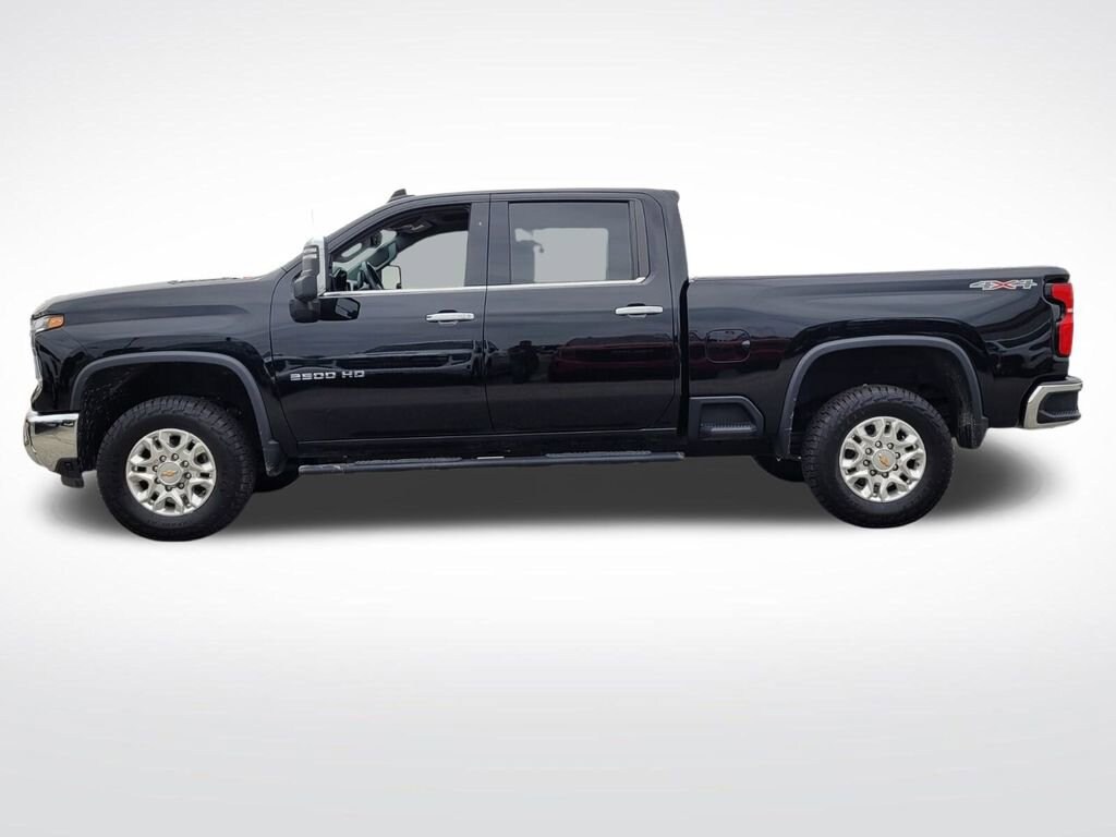 2024 Chevrolet Silverado 2500HD LTZ photo 2