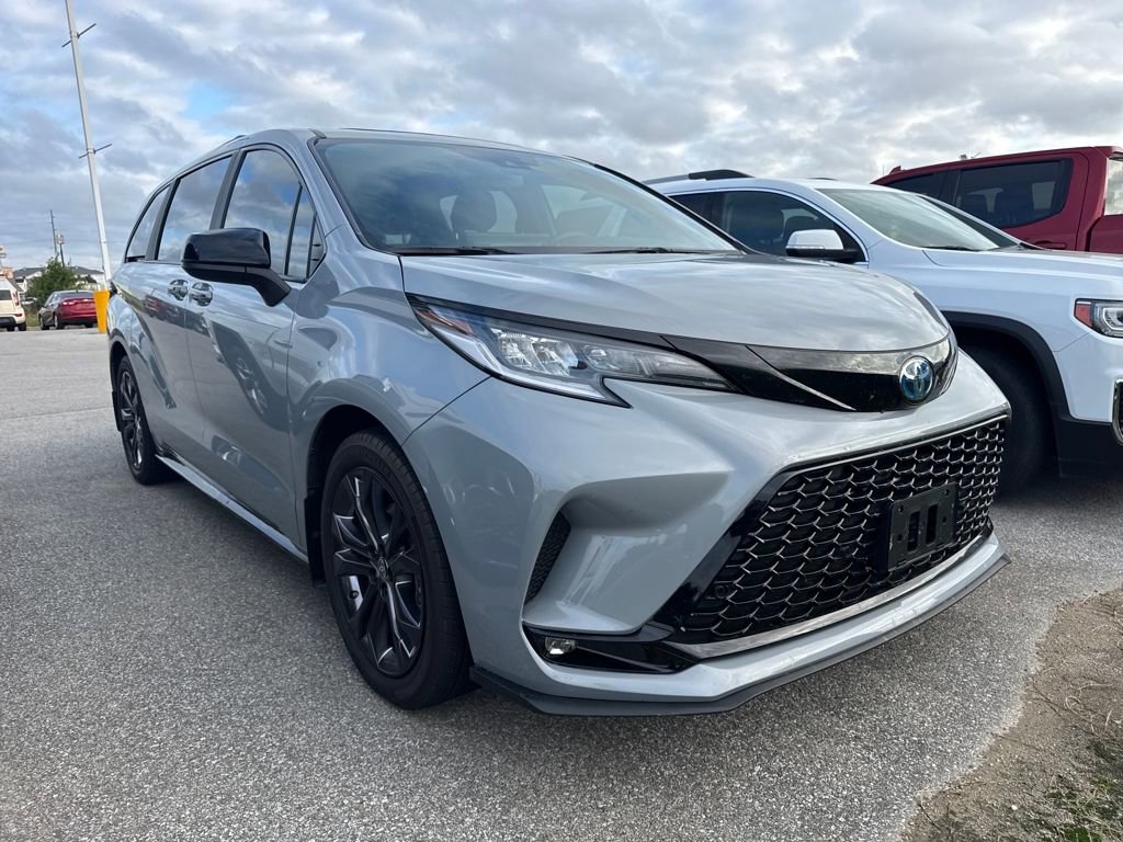 2025 Toyota Sienna XSE photo 3