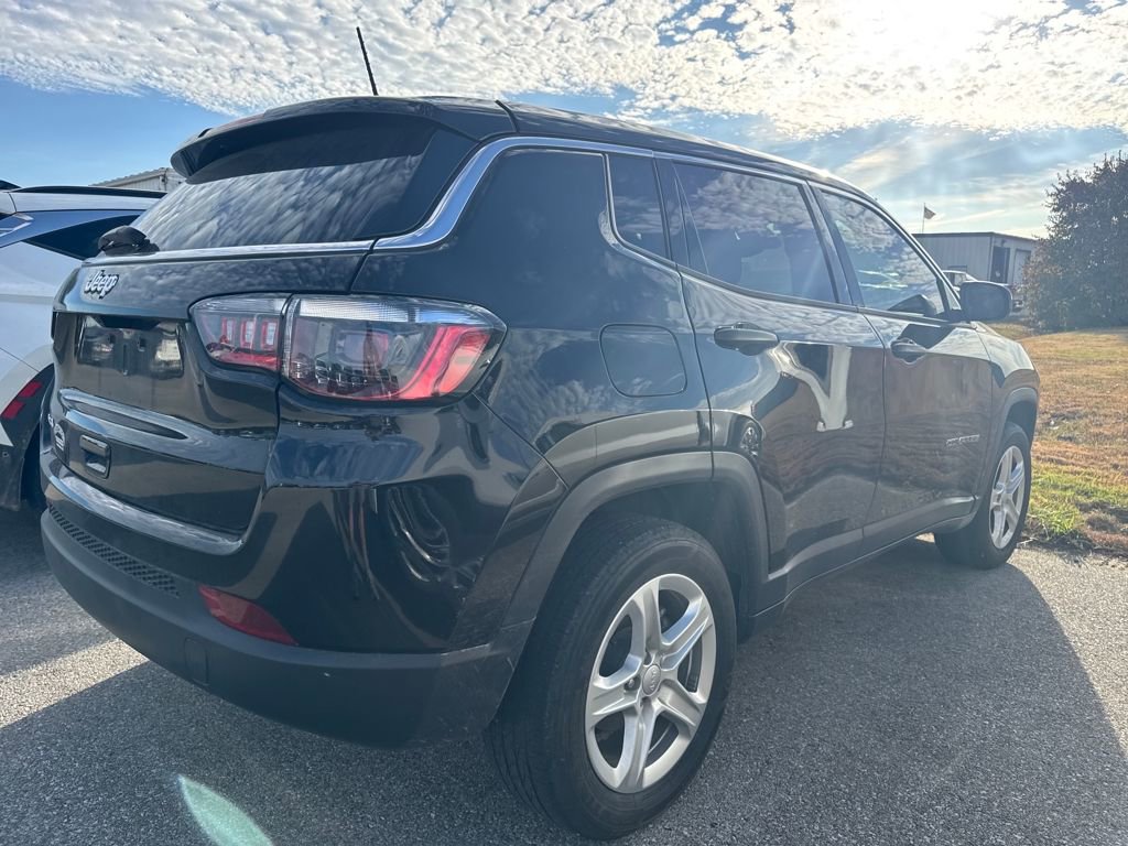 2023 Jeep Compass Sport photo 2