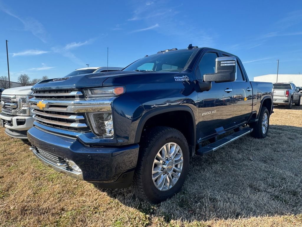 2022 Chevrolet Silverado HD High Country's photo