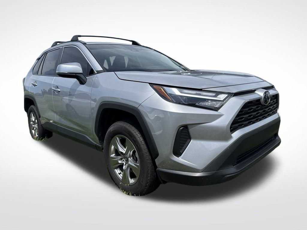 2024 Toyota RAV4 XLE photo 3
