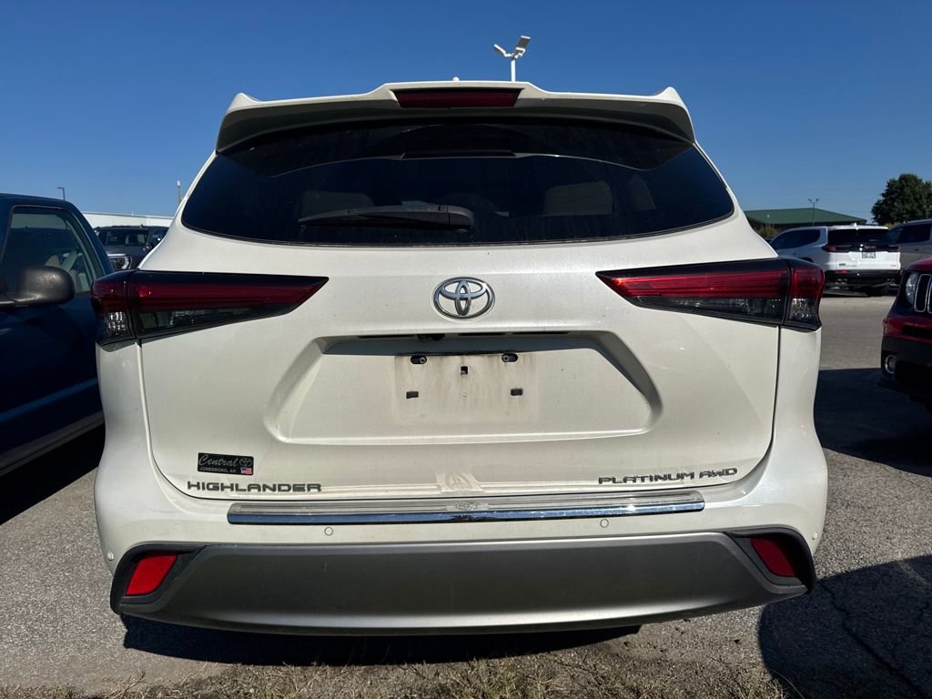 2021 Toyota Highlander Platinum photo 4