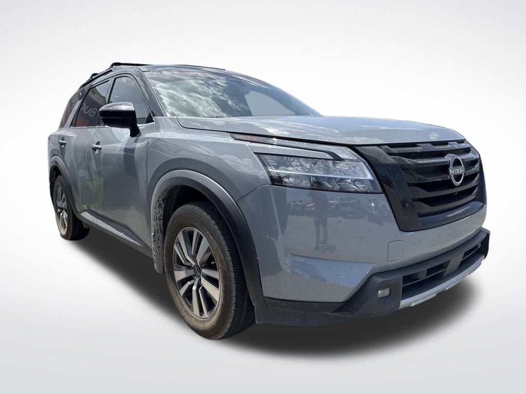 2023 Nissan Pathfinder SL photo 3