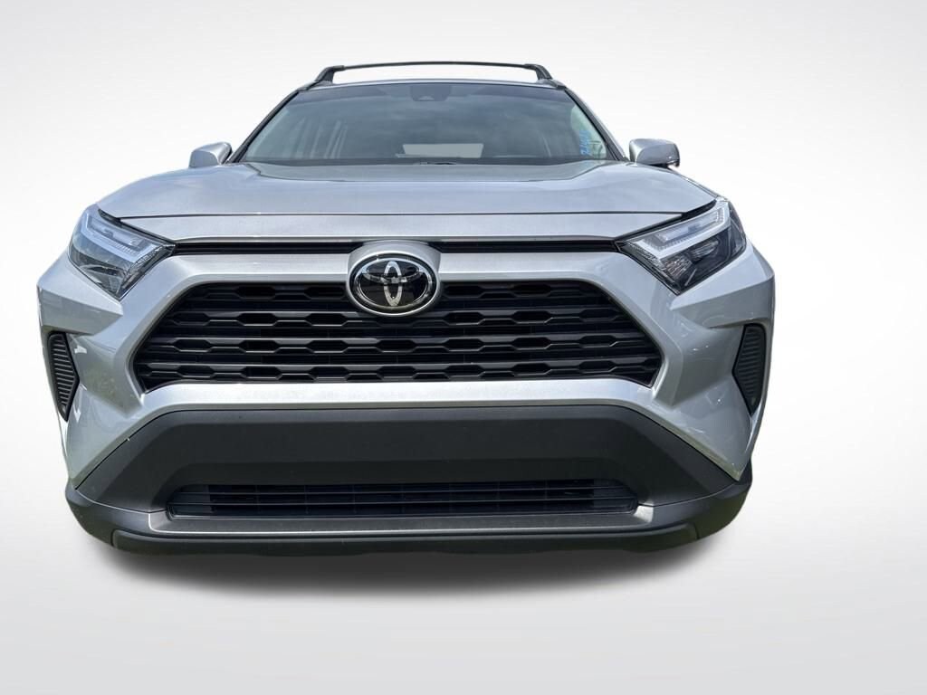 2024 Toyota RAV4 XLE photo 2