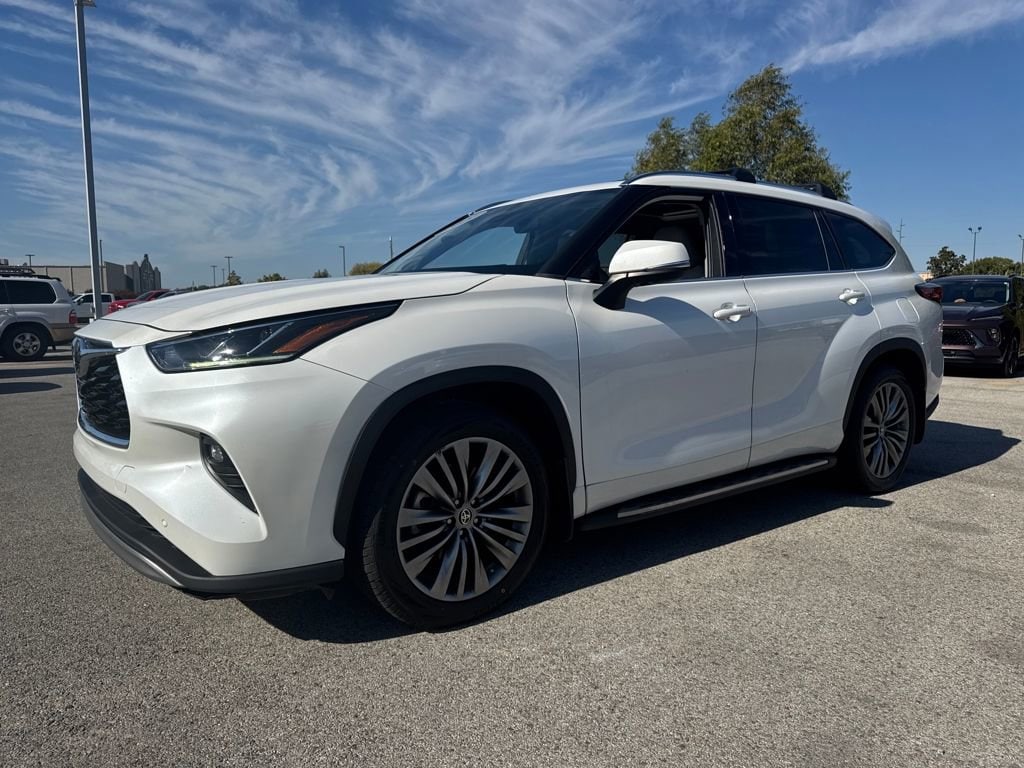 2021 Toyota Highlander Platinum's photo
