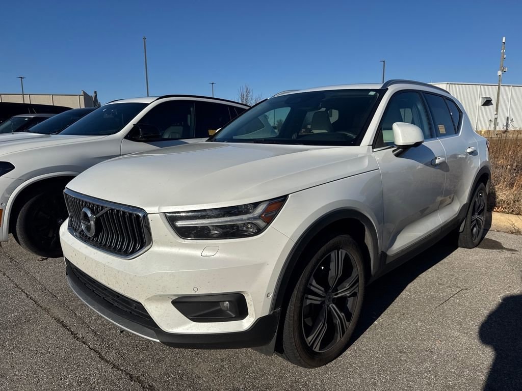 2022 Volvo XC40 Inscription's photo
