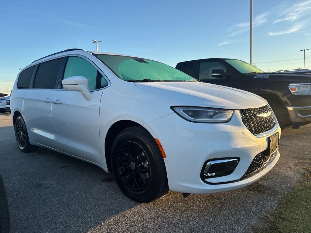 Used 2022 Chrysler Pacifica Touring L Van Passenger Van