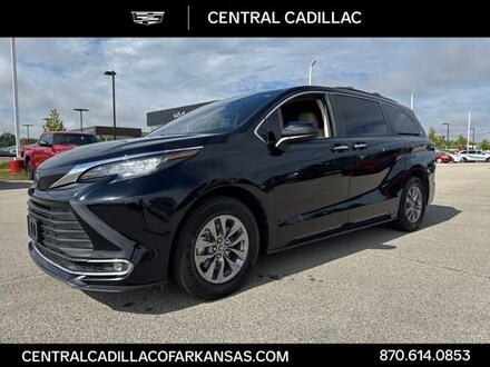 2023 Toyota Sienna XLE Van Passenger Van