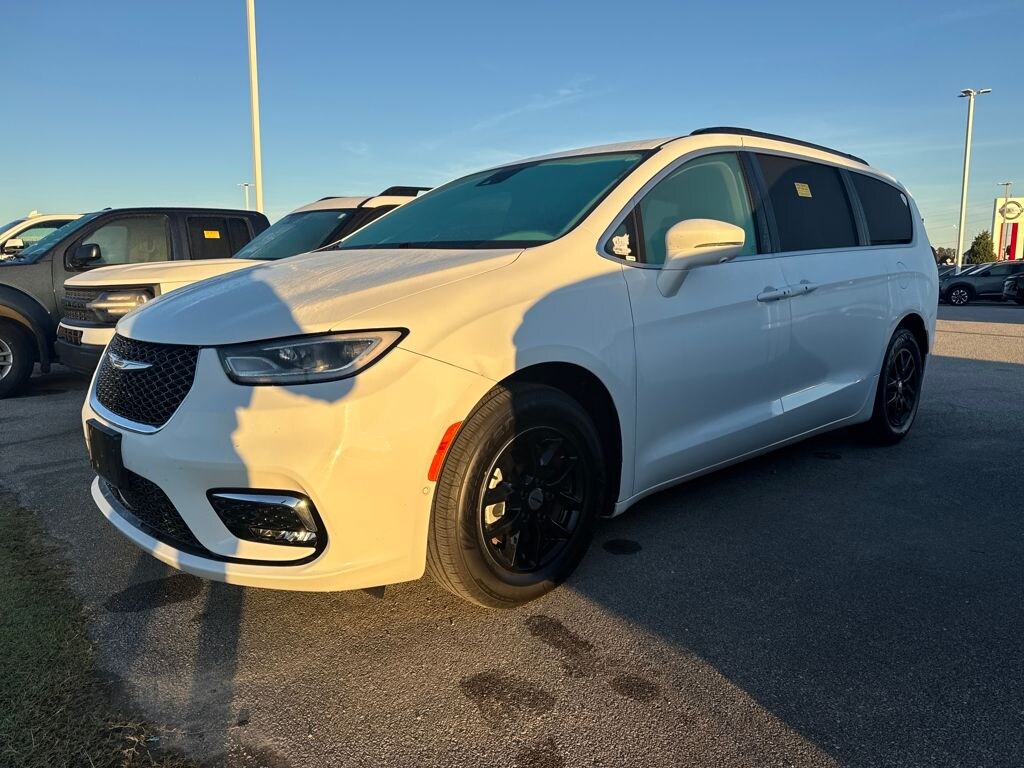 Used 2022 Chrysler Pacifica Touring L Van Passenger Van
