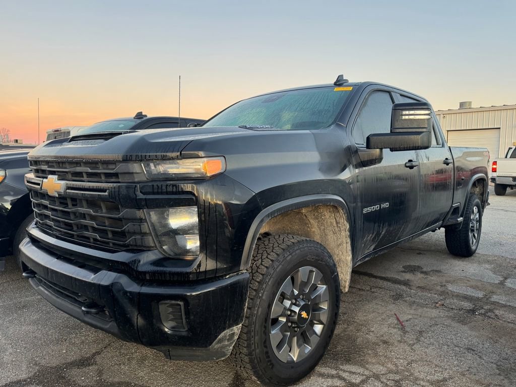 2024 Chevrolet Silverado HD Custom's photo