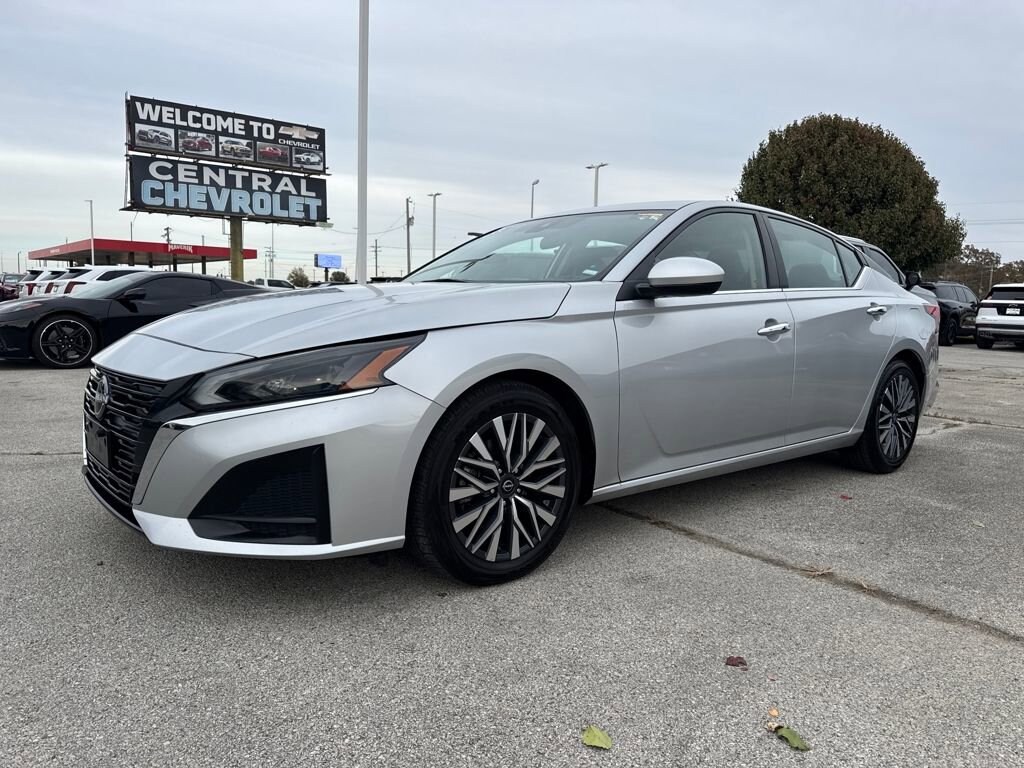 Used 2023 Nissan Altima 2.5 SV