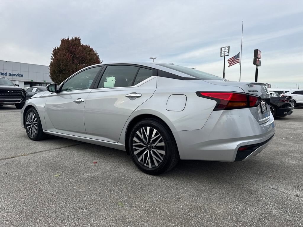 Used 2023 Nissan Altima 2.5 SV