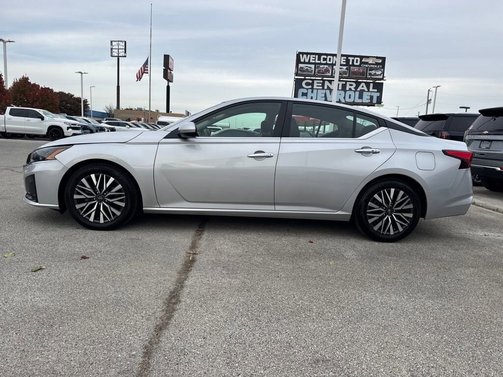 Used 2023 Nissan Altima 2.5 SV
