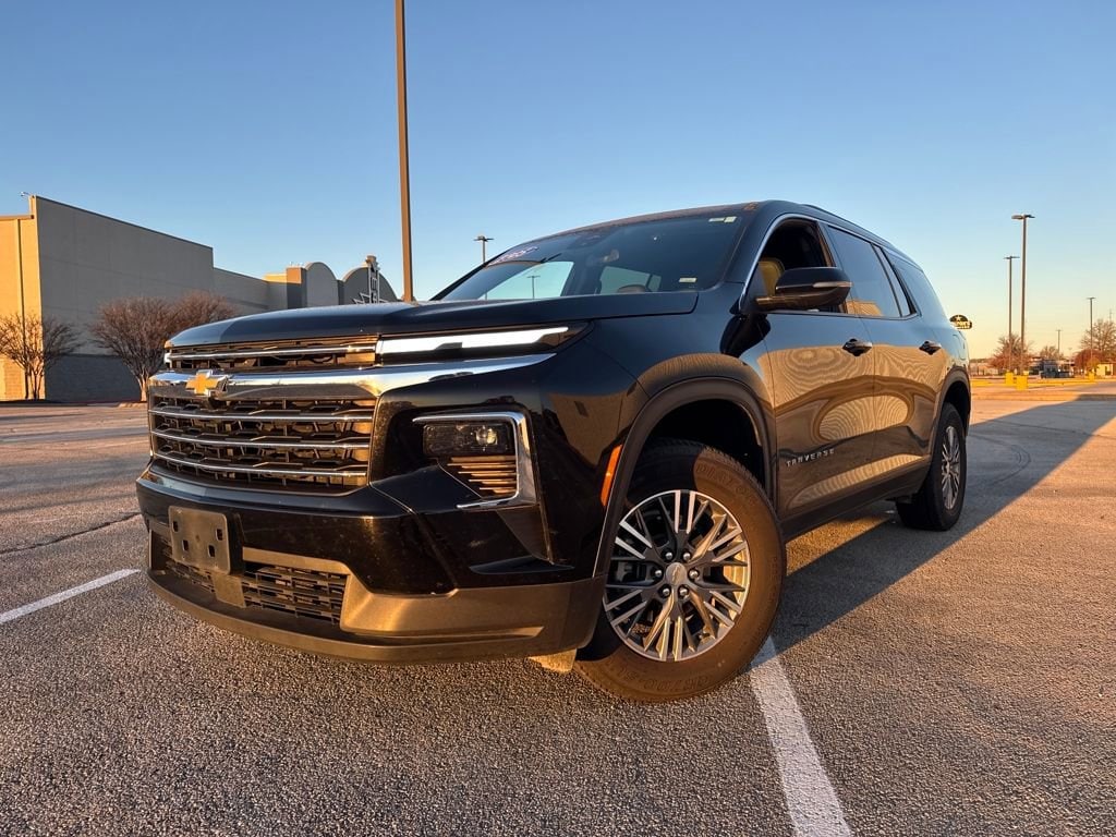 2025 Chevrolet Traverse LT's photo