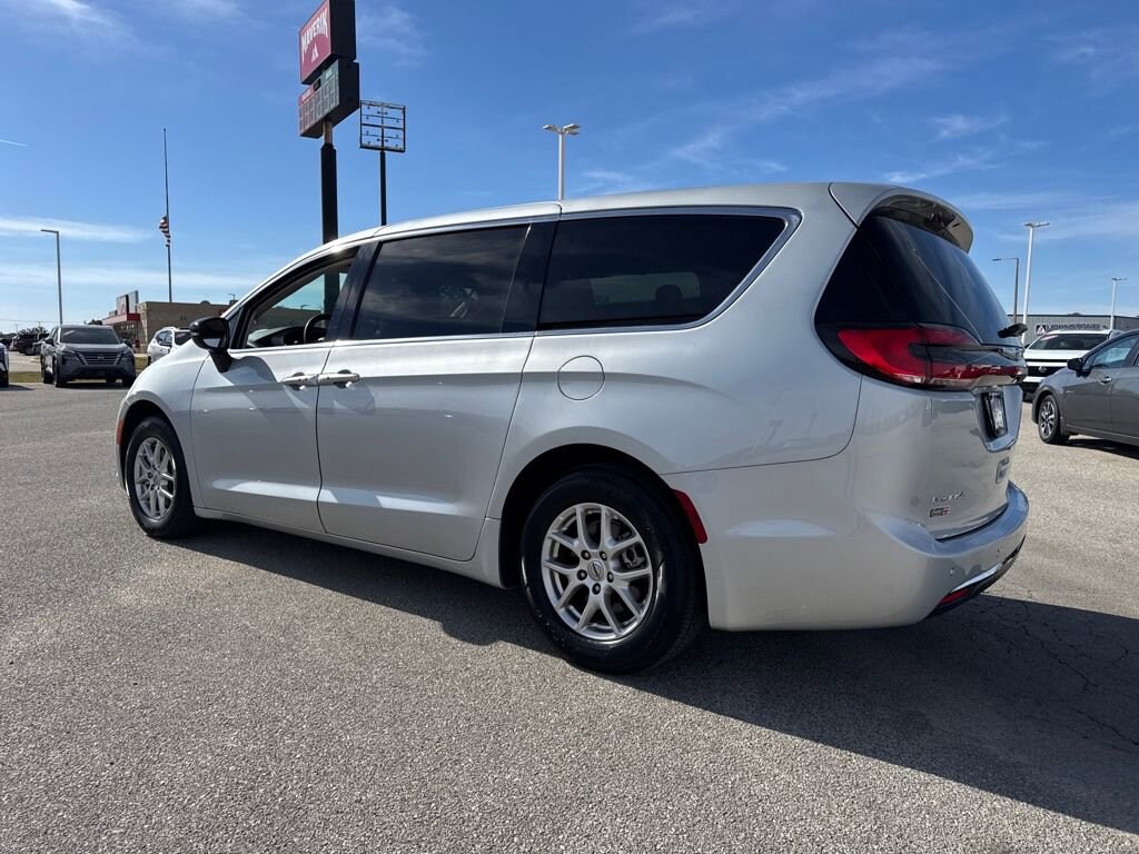 Used 2024 Chrysler Pacifica Touring L