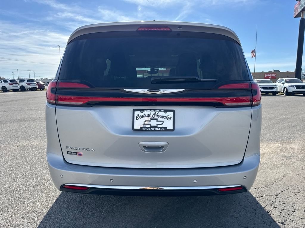 Used 2024 Chrysler Pacifica Touring L