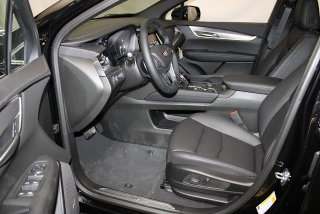 New 2026 CADILLAC XT5 Luxury SUV