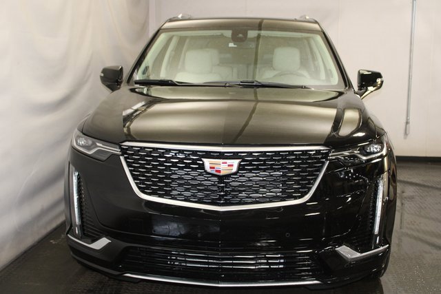 2025 Cadillac XT6 Premium Luxury photo 3