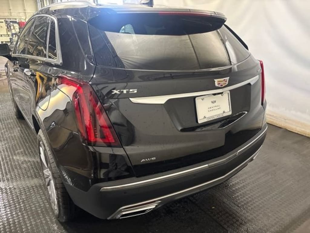 New 2026 CADILLAC XT5 Premium Luxury SUV