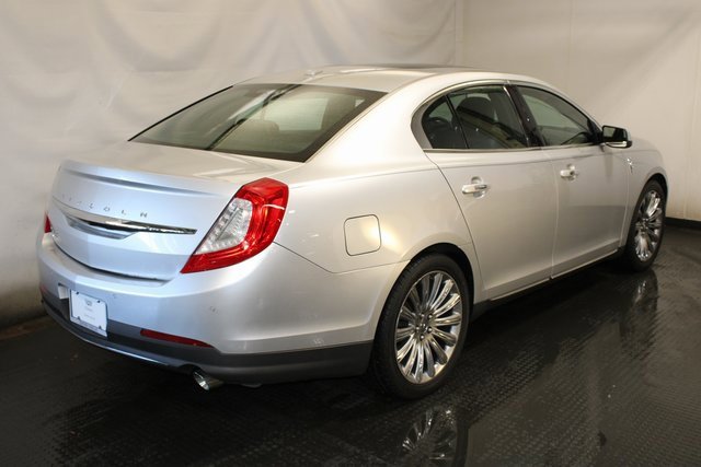 2015 Lincoln MKS photo 4