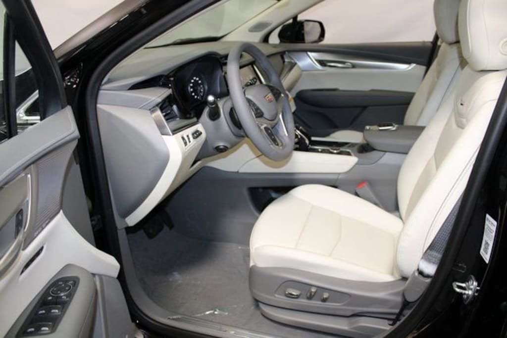 New 2026 CADILLAC XT5 Premium Luxury SUV