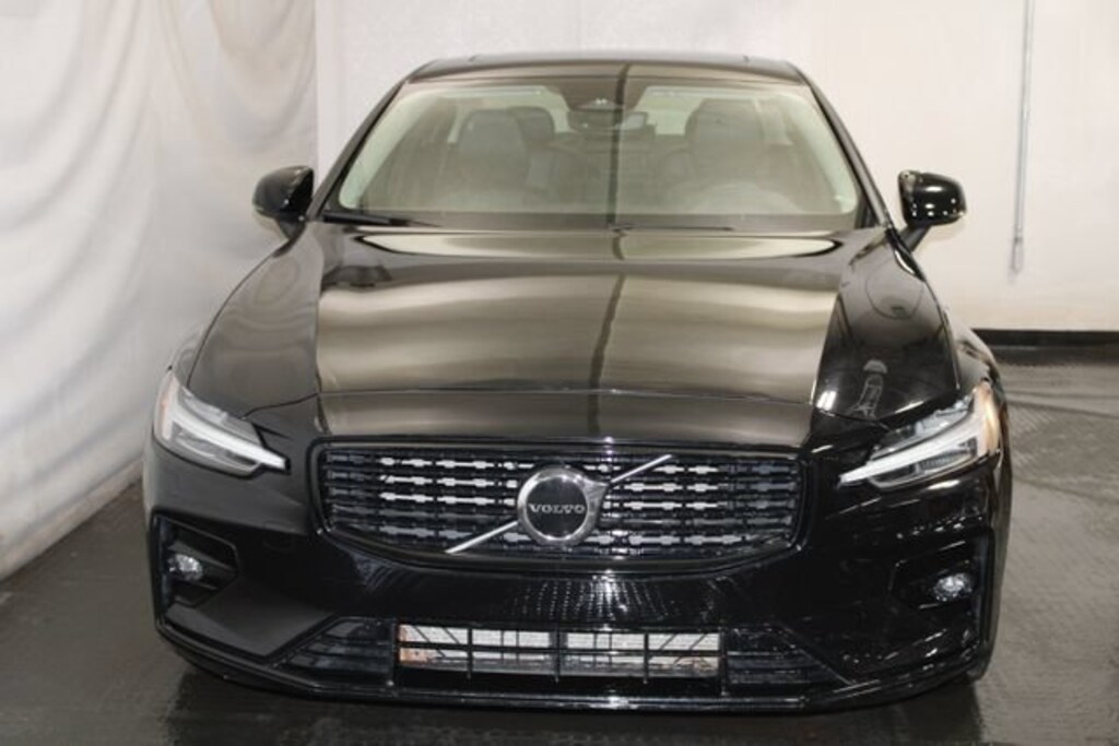 Used 2024 Volvo S60 Core Dark Theme