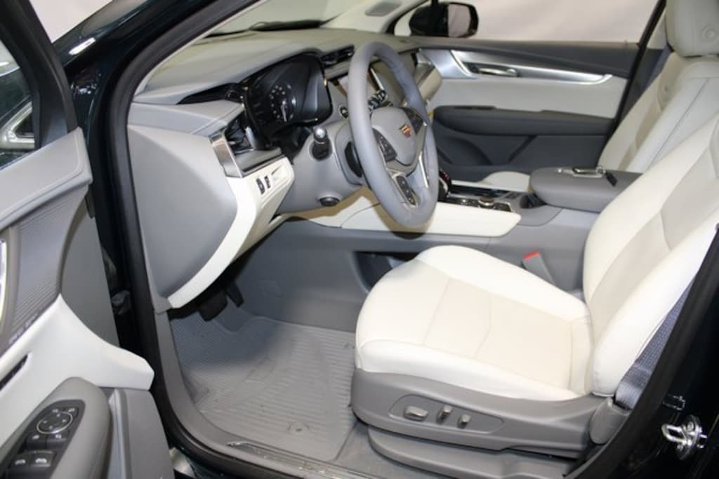 New 2025 CADILLAC XT5 Premium Luxury SUV