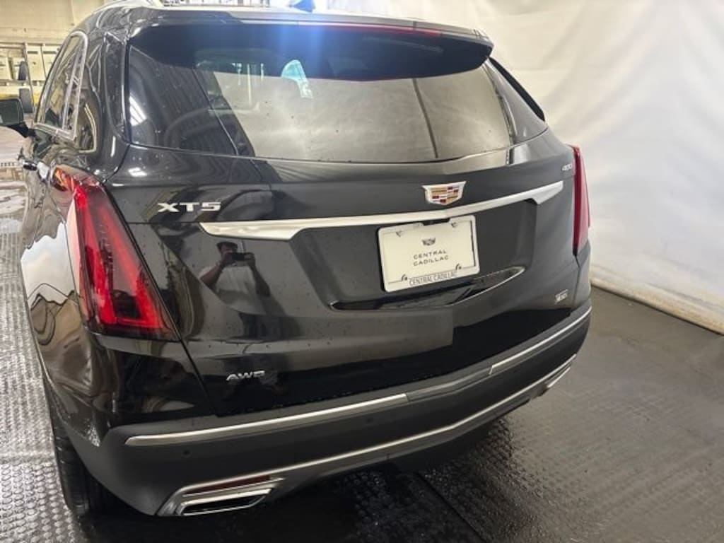 New 2026 CADILLAC XT5 Premium Luxury SUV