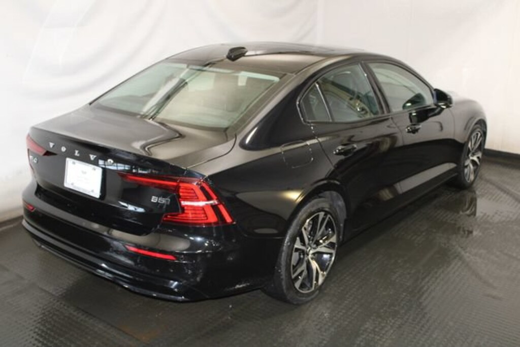 Used 2024 Volvo S60 Core Dark Theme