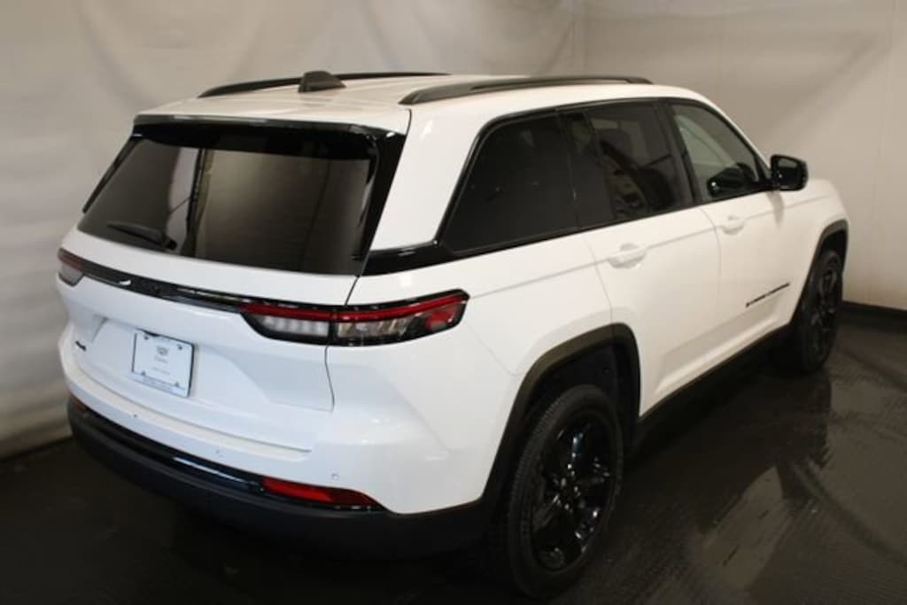 Used 2024 Jeep Grand Cherokee Altitude X 4x4 SUV