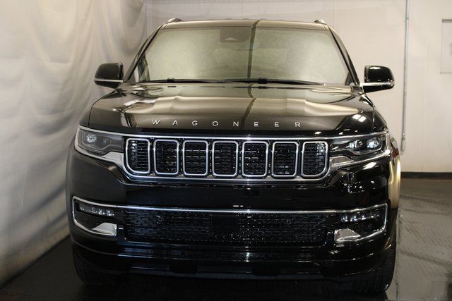 2025 Jeep Wagoneer photo 3
