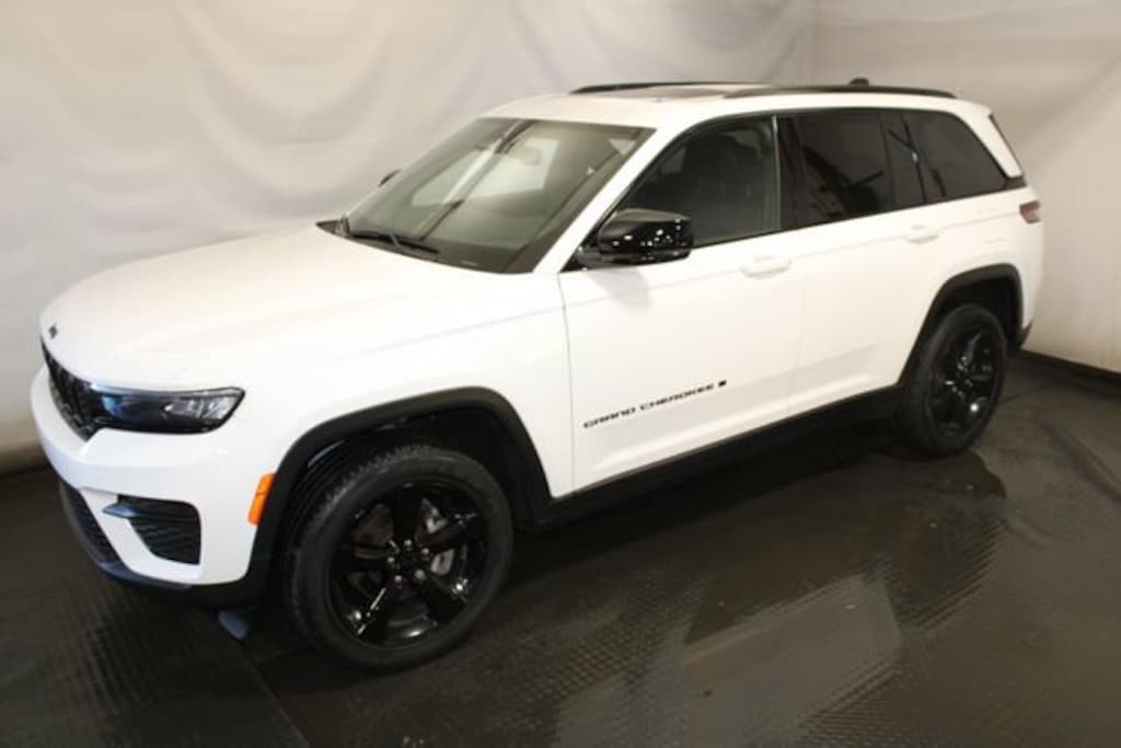 Used 2024 Jeep Grand Cherokee Altitude X 4x4 SUV