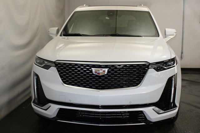 2025 Cadillac XT6 Premium Luxury photo 3