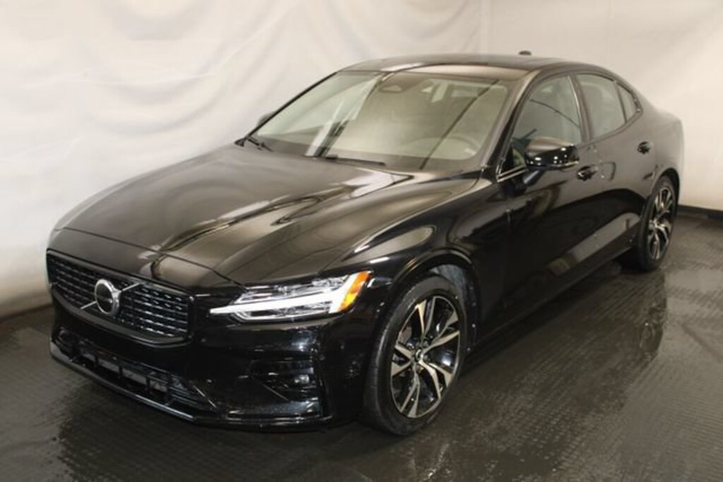 Used 2024 Volvo S60 Core Dark Theme