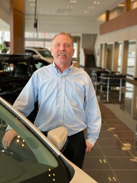 Staff member Mike Wonder from 7b41ef7ac64e