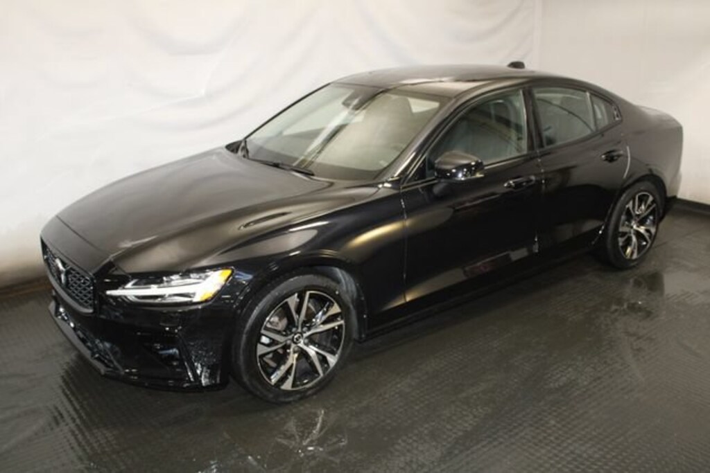Used 2024 Volvo S60 Core Dark Theme