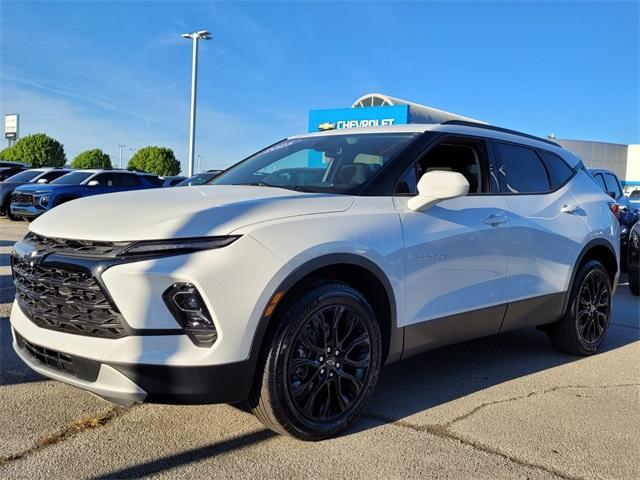 2025 Chevrolet Blazer 2LT photo 2