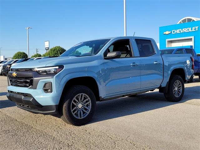 2025 Chevrolet Colorado Work Truck LT photo 2