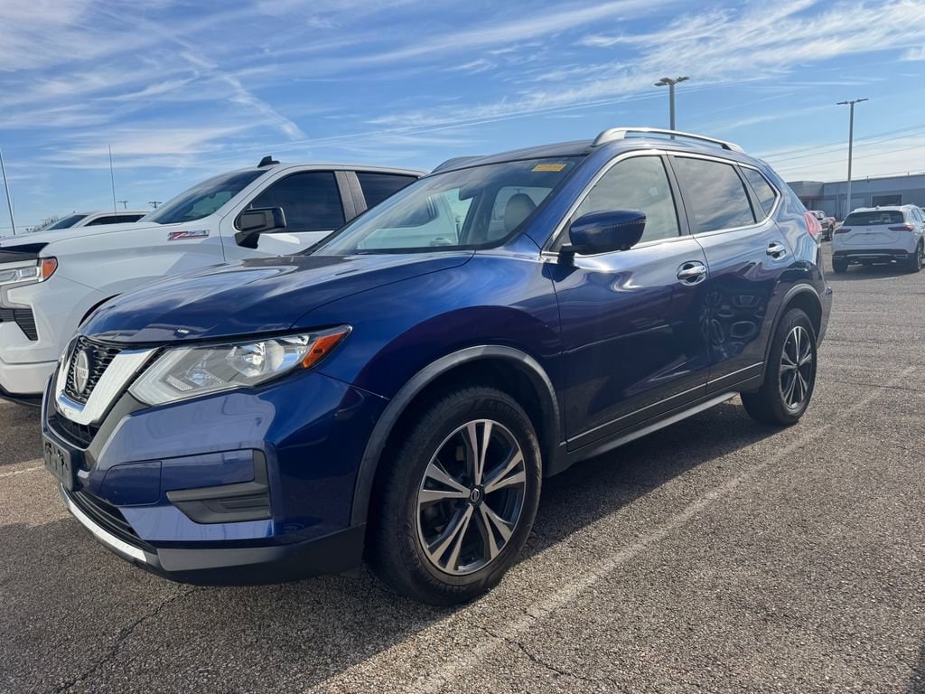 2020 Nissan Rogue SV's photo