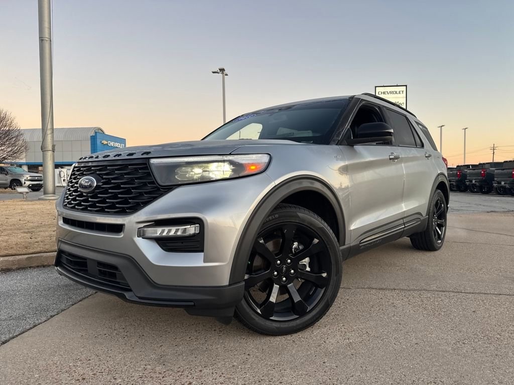2023 Ford Explorer ST-LINE's photo