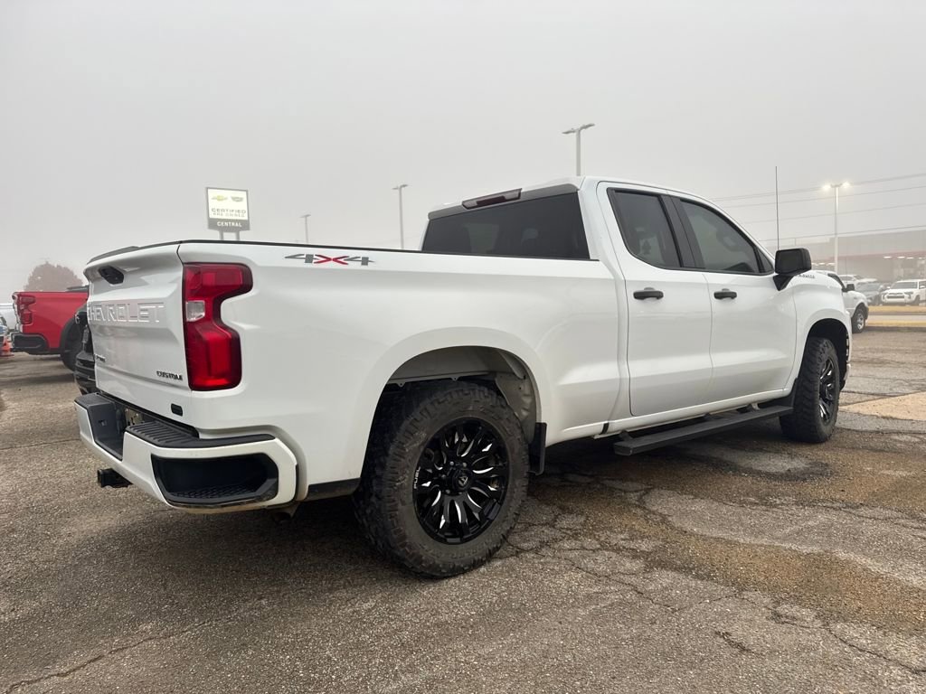 2019 Chevrolet Silverado 1500 Custom photo 3