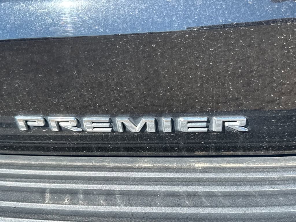 2021 Chevrolet Suburban Premier photo 2