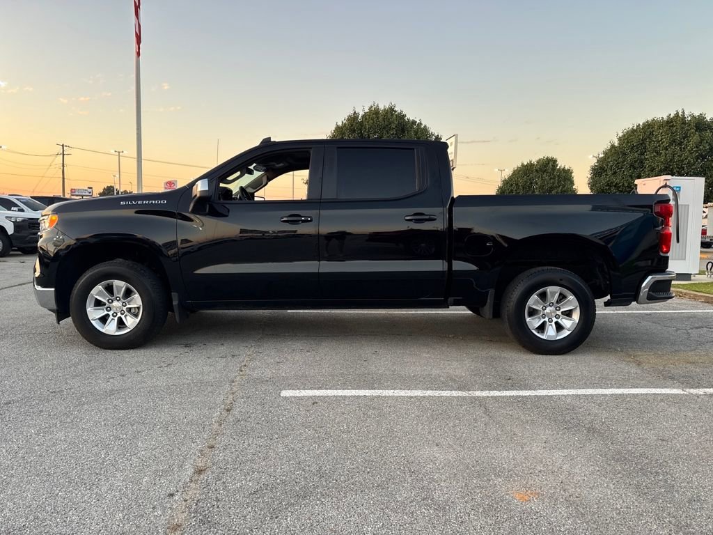 2025 Chevrolet Silverado 1500 LT photo 2