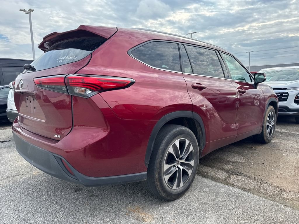 2022 Toyota Highlander XLE photo 3