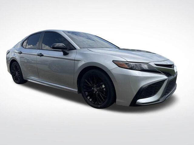 2022 Toyota Camry Hybrid SE photo 3