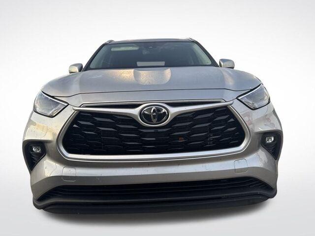 2022 Toyota Highlander XLE photo 2