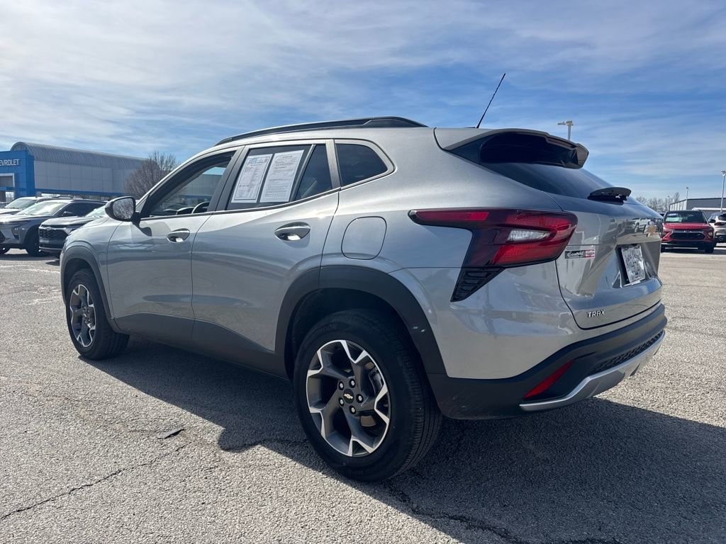 Used 2024 Chevrolet Trax LT SUV